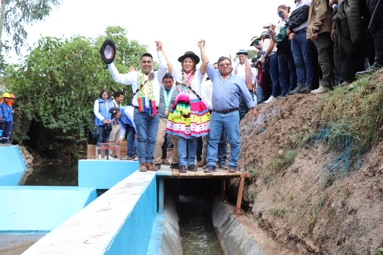 �MINISTRA JENNIFER CONTRERAS INAUGURÃ“ PEQUEÃ‘O PROYECTO DE RIEGO EN APURÃMAC